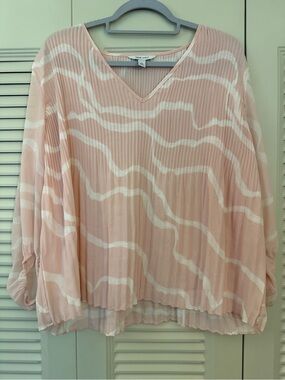 Nine West Blush Pink Pleated V-Neck Tunic with White Wave Print